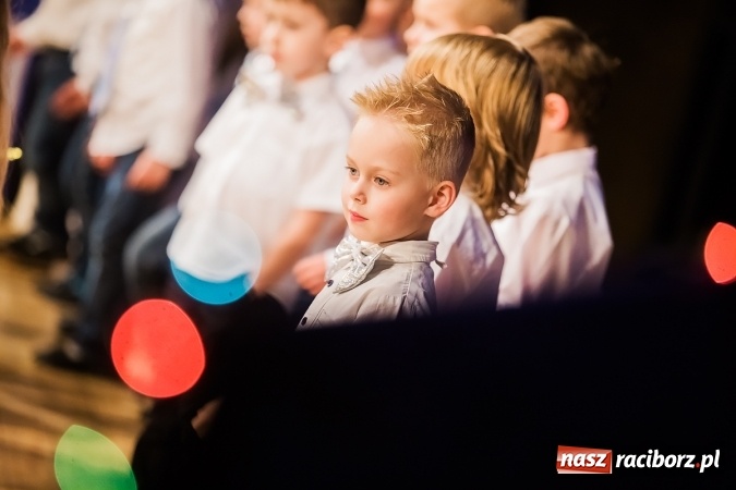 Zdjęcie w galerii na portalu naszraciborz.pl: Przedszkolaki wystąpiły dla swoich rodziców wiadomości z regionu