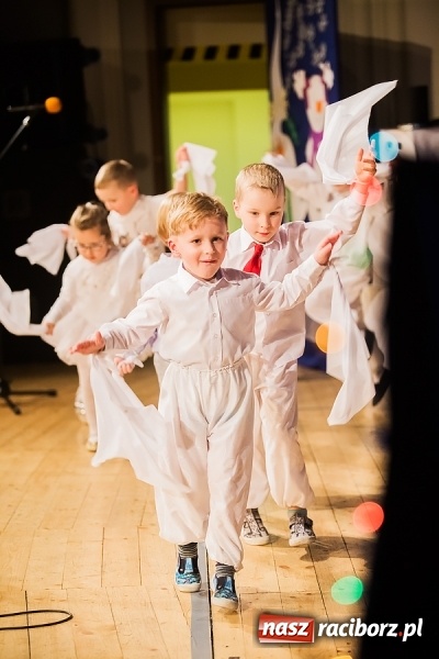 Zdjęcie w galerii na portalu naszraciborz.pl: Przedszkolaki wystąpiły dla swoich rodziców wiadomości z regionu