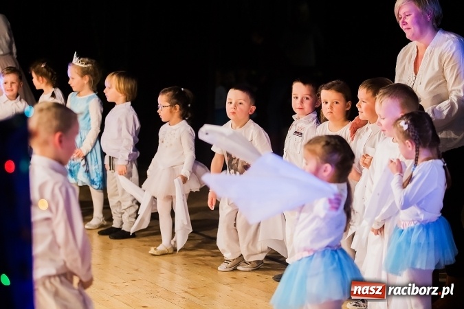 Zdjęcie w galerii na portalu naszraciborz.pl: Przedszkolaki wystąpiły dla swoich rodziców wiadomości z regionu