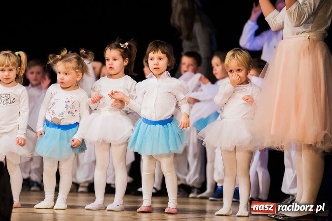 Zdjęcie w galerii na portalu naszraciborz.pl: Przedszkolaki wystąpiły dla swoich rodziców wiadomości z regionu