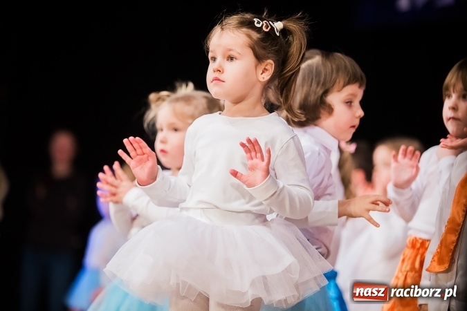 Zdjęcie w galerii na portalu naszraciborz.pl: Przedszkolaki wystąpiły dla swoich rodziców wiadomości z regionu