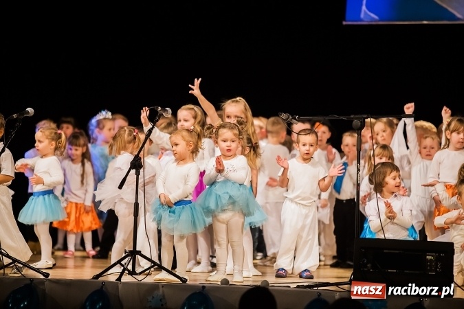 Zdjęcie w galerii na portalu naszraciborz.pl: Przedszkolaki wystąpiły dla swoich rodziców wiadomości z regionu