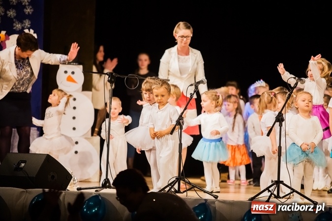 Zdjęcie w galerii na portalu naszraciborz.pl: Przedszkolaki wystąpiły dla swoich rodziców wiadomości z regionu