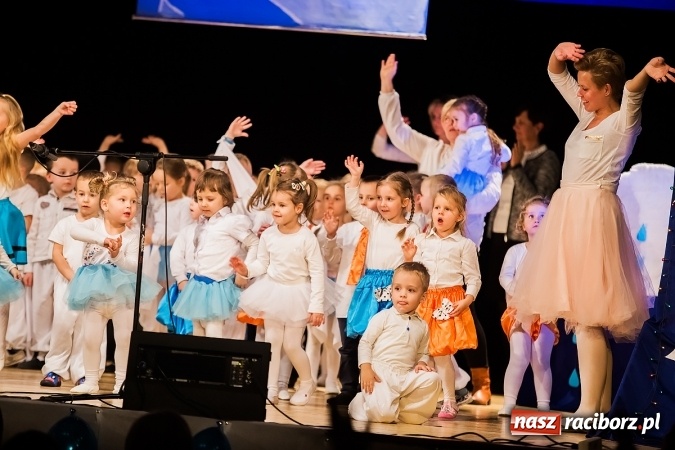 Zdjęcie w galerii na portalu naszraciborz.pl: Przedszkolaki wystąpiły dla swoich rodziców wiadomości z regionu
