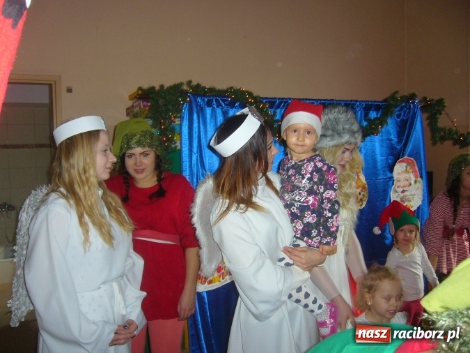 Zdjęcie w galerii na portalu naszraciborz.pl: Uczniowie CKZiU nr 1 z mikołajkową zabawą u przedszkolak&oacute;w wiadomości z regionu