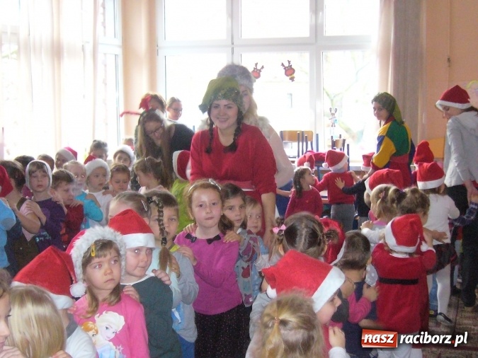 Zdjęcie w galerii na portalu naszraciborz.pl: Uczniowie CKZiU nr 1 z mikołajkową zabawą u przedszkolak&oacute;w wiadomości z regionu