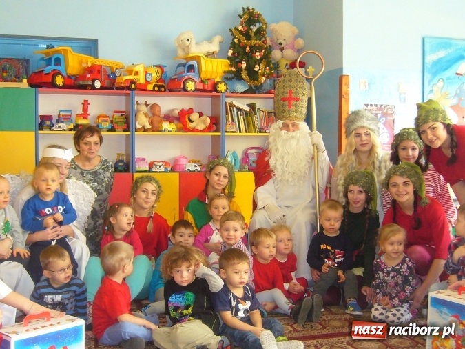 Zdjęcie w galerii na portalu naszraciborz.pl: Uczniowie CKZiU nr 1 z mikołajkową zabawą u przedszkolak&oacute;w wiadomości z regionu