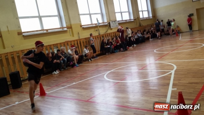 Zdjęcie w galerii na portalu naszraciborz.pl: Mikołajkowe atrakcje w Gimnazjum nr 5  wiadomości z regionu