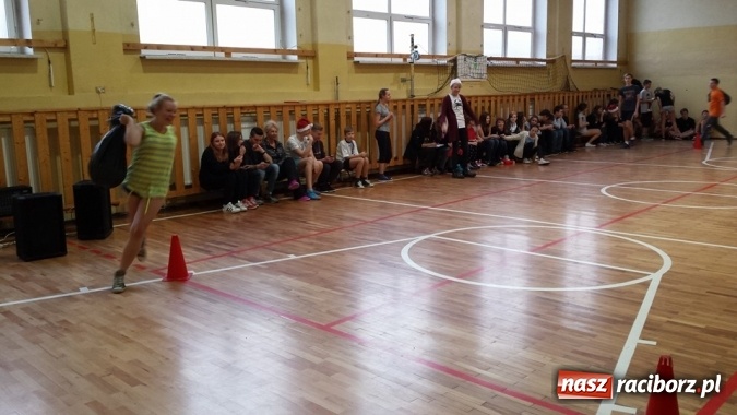 Zdjęcie w galerii na portalu naszraciborz.pl: Mikołajkowe atrakcje w Gimnazjum nr 5  wiadomości z regionu