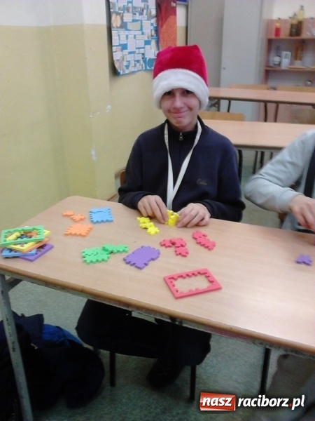 Zdjęcie w galerii na portalu naszraciborz.pl: Mikołajkowe atrakcje w Gimnazjum nr 5  wiadomości z regionu