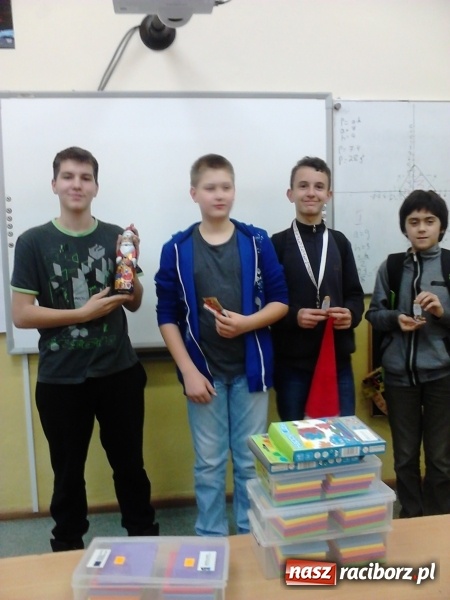 Zdjęcie w galerii na portalu naszraciborz.pl: Mikołajkowe atrakcje w Gimnazjum nr 5  wiadomości z regionu