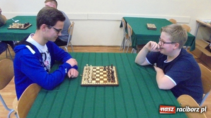 Zdjęcie w galerii na portalu naszraciborz.pl: Mikołajkowe atrakcje w Gimnazjum nr 5  wiadomości z regionu