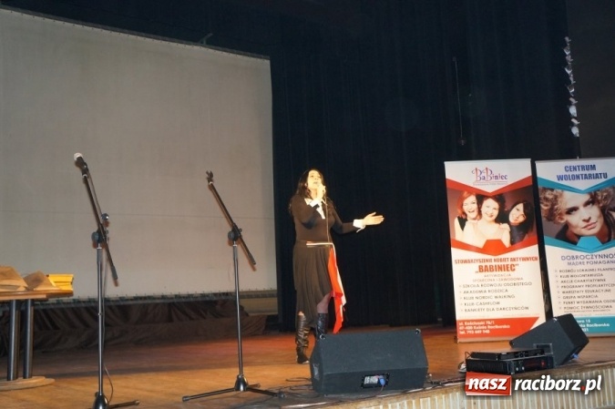 Zdjęcie w galerii na portalu naszraciborz.pl: Niebieskie Anioły z Komisariatu Policji w Kuźni Raciborskiej - policjanci po raz kolejny pomogli potrzebującym wiadomości z regionu