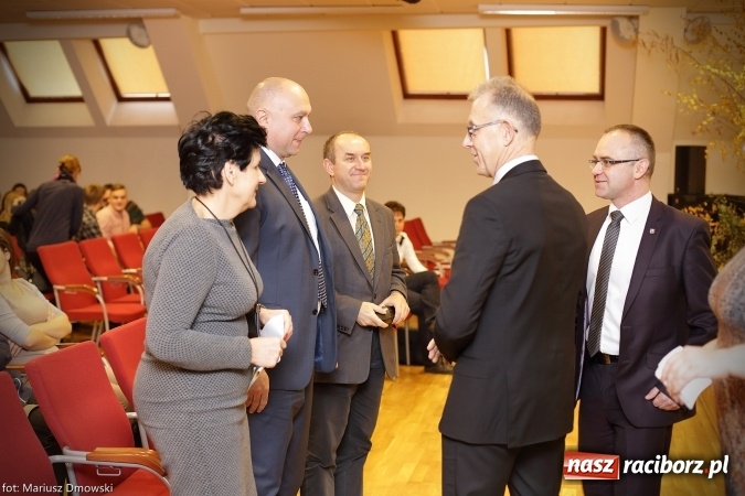 Zdjęcie w galerii na portalu naszraciborz.pl: Medyczne i dydaktyczne aspekty aktywności fizycznej dzieci i młodzieży - konferencja dla studentów, trenerów i nauczycieli na Zamku Piastowskim wiadomości z regionu