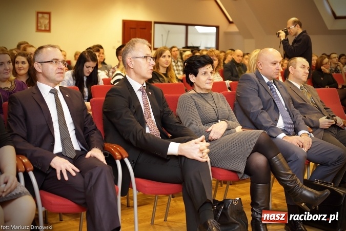 Zdjęcie w galerii na portalu naszraciborz.pl: Medyczne i dydaktyczne aspekty aktywności fizycznej dzieci i młodzieży - konferencja dla studentów, trenerów i nauczycieli na Zamku Piastowskim wiadomości z regionu