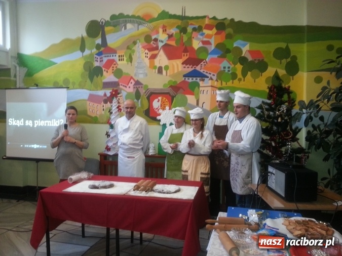 Zdjęcie w galerii na portalu naszraciborz.pl: Święto piernika w Zespole Szkół Specjalnych w Raciborzu wiadomości z regionu