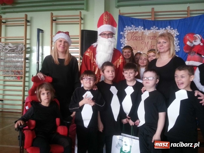 Zdjęcie w galerii na portalu naszraciborz.pl: Mikołajkowy poniedziałek w Zespole Szkół Specjalnych w Raciborzu wiadomości z regionu
