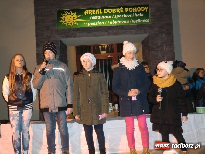 Zdjęcie w galerii na portalu naszraciborz.pl: Wiolinki na jarmarku bożonarodzeniowym w Żimrowicach  wiadomości z regionu