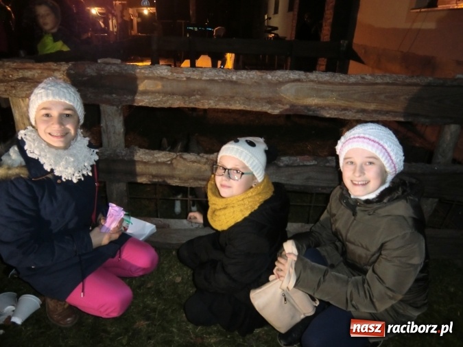 Zdjęcie w galerii na portalu naszraciborz.pl: Wiolinki na jarmarku bożonarodzeniowym w Żimrowicach  wiadomości z regionu