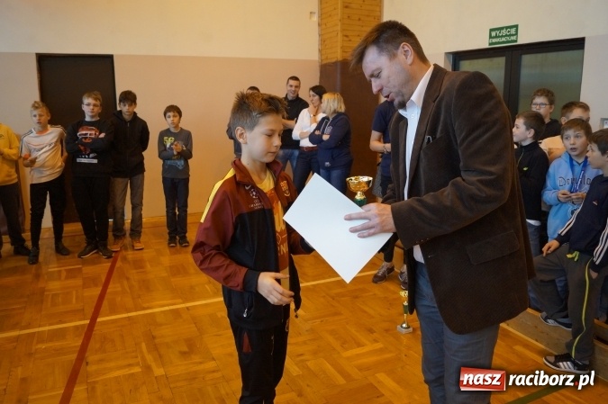 Zdjęcie w galerii na portalu naszraciborz.pl: Puchar Prezydenta dla drużyny Zespołu Szkolno-Przedszkolnego nr 1  wiadomości z regionu