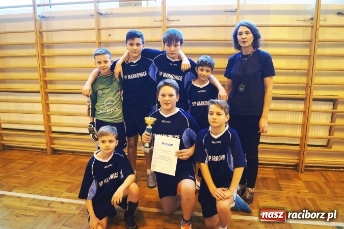 Zdjęcie w galerii na portalu naszraciborz.pl: Puchar Prezydenta dla drużyny Zespołu Szkolno-Przedszkolnego nr 1  wiadomości z regionu