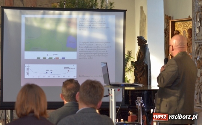 Zdjęcie w galerii na portalu naszraciborz.pl: O tajemnicach zbiornika Racibórz na sesji w Muzeum wiadomości z regionu