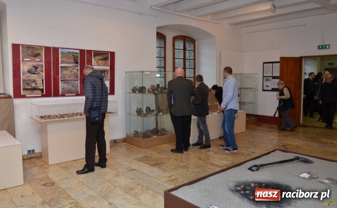 Zdjęcie w galerii na portalu naszraciborz.pl: O tajemnicach zbiornika Racibórz na sesji w Muzeum wiadomości z regionu