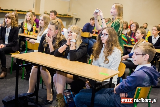 Zdjęcie w galerii na portalu naszraciborz.pl: Spiele mit Deutsch w Gimnazjum nr 1 wiadomości z regionu