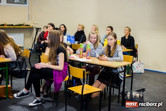 Zdjęcie w galerii na portalu naszraciborz.pl: Spiele mit Deutsch w Gimnazjum nr 1 wiadomości z regionu