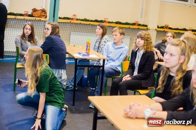 Zdjęcie w galerii na portalu naszraciborz.pl: Spiele mit Deutsch w Gimnazjum nr 1 wiadomości z regionu