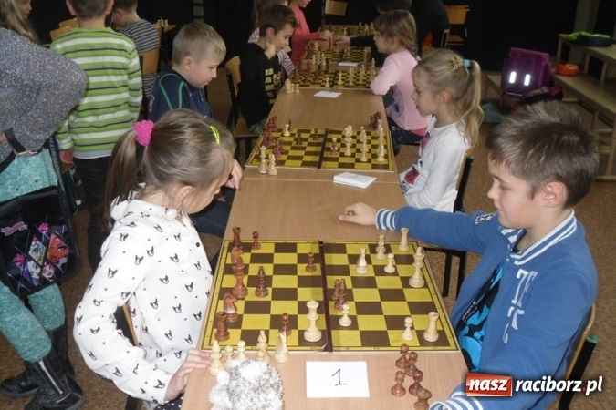 Zdjęcie w galerii na portalu naszraciborz.pl: Szachowe zmagania w SP4 wiadomości z regionu