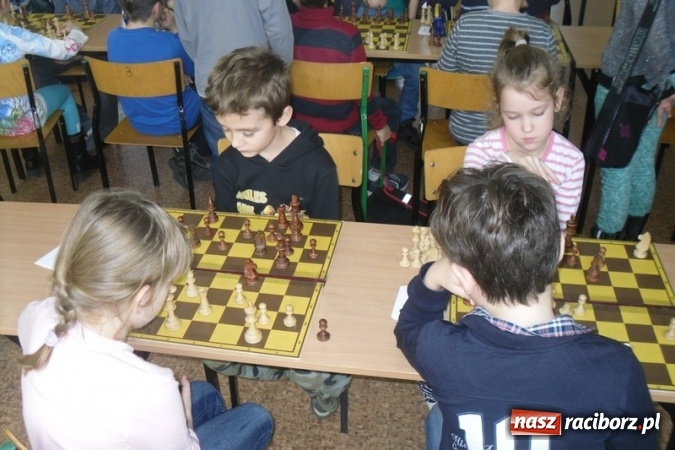 Zdjęcie w galerii na portalu naszraciborz.pl: Szachowe zmagania w SP4 wiadomości z regionu