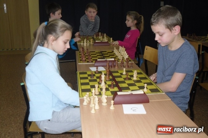 Zdjęcie w galerii na portalu naszraciborz.pl: Szachowe zmagania w SP4 wiadomości z regionu
