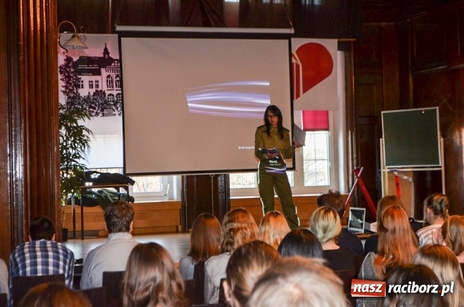 Zdjęcie w galerii na portalu naszraciborz.pl: Pogranicznicy edukują licealistów wiadomości z regionu