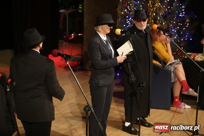 Zdjęcie w galerii na portalu naszraciborz.pl: Ale wkoło jest wesoło, czyli coroczna Gwiazdka Serc - koncert charytatywny w RCK wiadomości z regionu