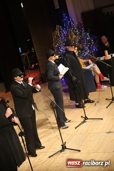 Zdjęcie w galerii na portalu naszraciborz.pl: Ale wkoło jest wesoło, czyli coroczna Gwiazdka Serc - koncert charytatywny w RCK wiadomości z regionu