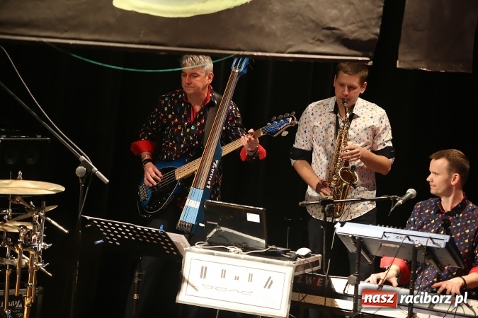 Zdjęcie w galerii na portalu naszraciborz.pl: Ale wkoło jest wesoło, czyli coroczna Gwiazdka Serc - koncert charytatywny w RCK wiadomości z regionu