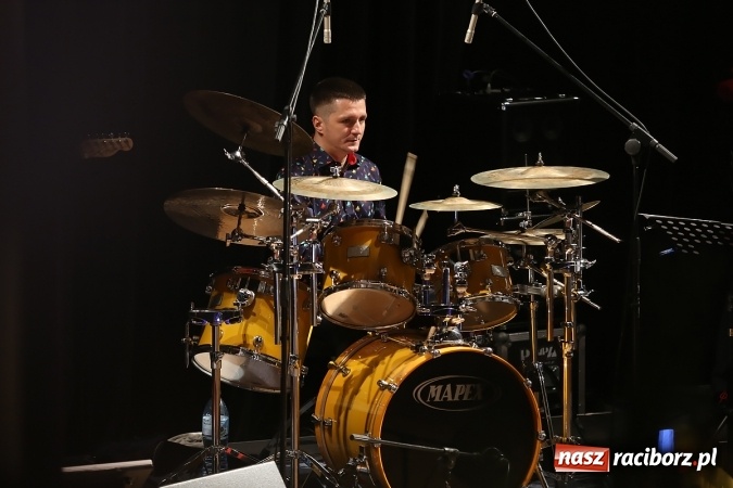 Zdjęcie w galerii na portalu naszraciborz.pl: Ale wkoło jest wesoło, czyli coroczna Gwiazdka Serc - koncert charytatywny w RCK wiadomości z regionu