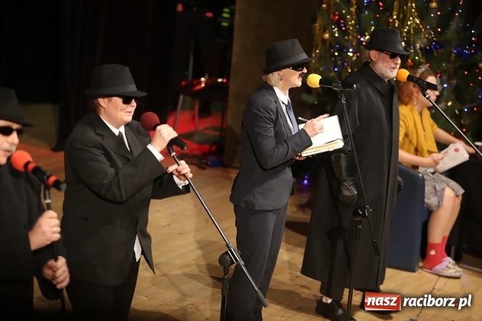 Zdjęcie w galerii na portalu naszraciborz.pl: Ale wkoło jest wesoło, czyli coroczna Gwiazdka Serc - koncert charytatywny w RCK wiadomości z regionu