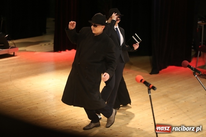 Zdjęcie w galerii na portalu naszraciborz.pl: Ale wkoło jest wesoło, czyli coroczna Gwiazdka Serc - koncert charytatywny w RCK wiadomości z regionu