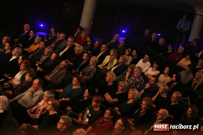 Zdjęcie w galerii na portalu naszraciborz.pl: Ale wkoło jest wesoło, czyli coroczna Gwiazdka Serc - koncert charytatywny w RCK wiadomości z regionu