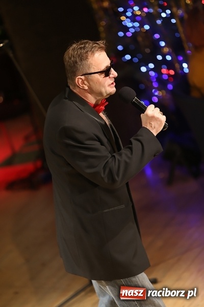 Zdjęcie w galerii na portalu naszraciborz.pl: Ale wkoło jest wesoło, czyli coroczna Gwiazdka Serc - koncert charytatywny w RCK wiadomości z regionu