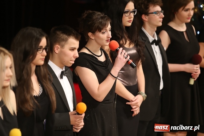 Zdjęcie w galerii na portalu naszraciborz.pl: Ale wkoło jest wesoło, czyli coroczna Gwiazdka Serc - koncert charytatywny w RCK wiadomości z regionu