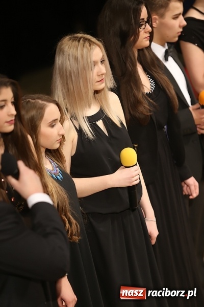 Zdjęcie w galerii na portalu naszraciborz.pl: Ale wkoło jest wesoło, czyli coroczna Gwiazdka Serc - koncert charytatywny w RCK wiadomości z regionu