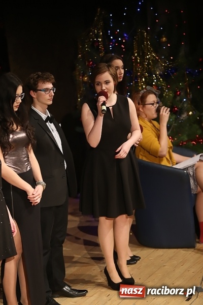 Zdjęcie w galerii na portalu naszraciborz.pl: Ale wkoło jest wesoło, czyli coroczna Gwiazdka Serc - koncert charytatywny w RCK wiadomości z regionu