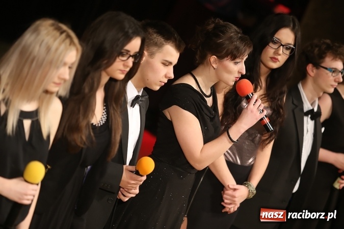 Zdjęcie w galerii na portalu naszraciborz.pl: Ale wkoło jest wesoło, czyli coroczna Gwiazdka Serc - koncert charytatywny w RCK wiadomości z regionu