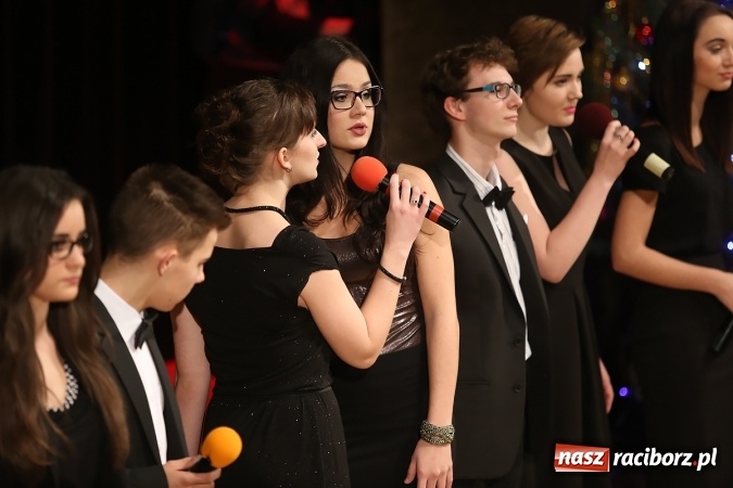 Zdjęcie w galerii na portalu naszraciborz.pl: Ale wkoło jest wesoło, czyli coroczna Gwiazdka Serc - koncert charytatywny w RCK wiadomości z regionu