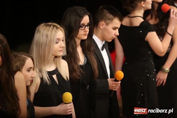 Zdjęcie w galerii na portalu naszraciborz.pl: Ale wkoło jest wesoło, czyli coroczna Gwiazdka Serc - koncert charytatywny w RCK wiadomości z regionu