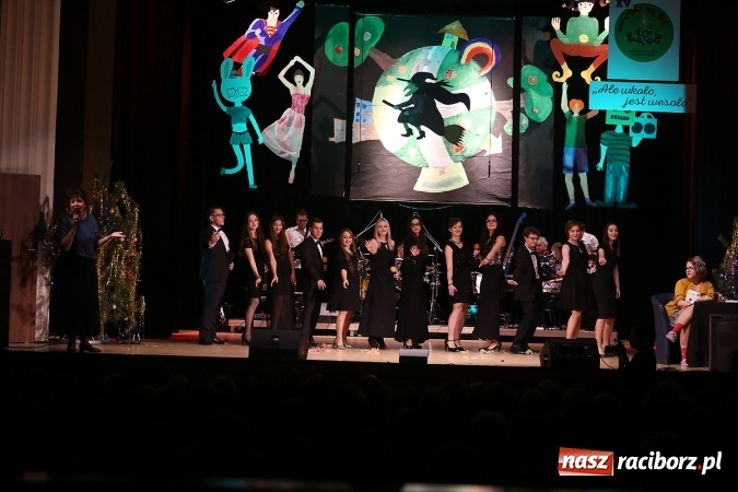 Zdjęcie w galerii na portalu naszraciborz.pl: Ale wkoło jest wesoło, czyli coroczna Gwiazdka Serc - koncert charytatywny w RCK wiadomości z regionu