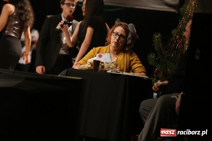 Zdjęcie w galerii na portalu naszraciborz.pl: Ale wkoło jest wesoło, czyli coroczna Gwiazdka Serc - koncert charytatywny w RCK wiadomości z regionu